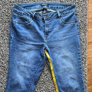 D. Jeans stretch crop jeans